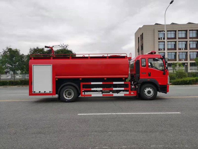 重汽12噸森林供水車(chē)