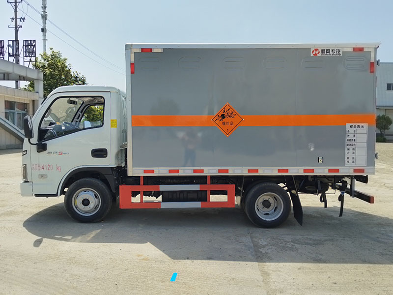 躍進(jìn)柴油危險(xiǎn)品廂式車(chē)