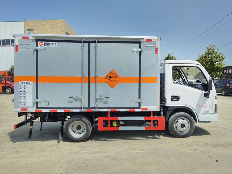 躍進(jìn)柴油危險(xiǎn)品廂式車(chē)