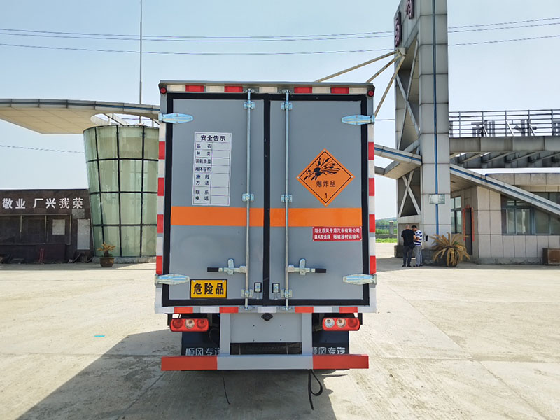 躍進(jìn)柴油危險(xiǎn)品廂式車(chē)