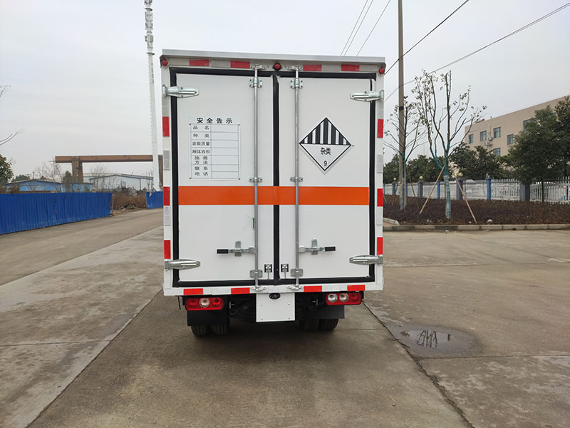 躍進(jìn)汽油后雙輪危險品廂車